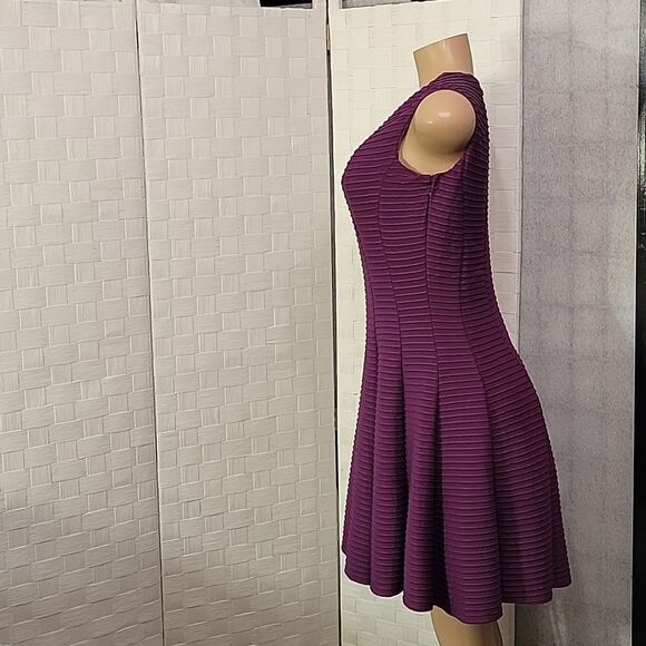 BRAND NEW GABBY SKYE SLEEVELESS ROUNDNECK LINE GOLD ZIP CLOSURE  DRESS - Picture 9 of 15